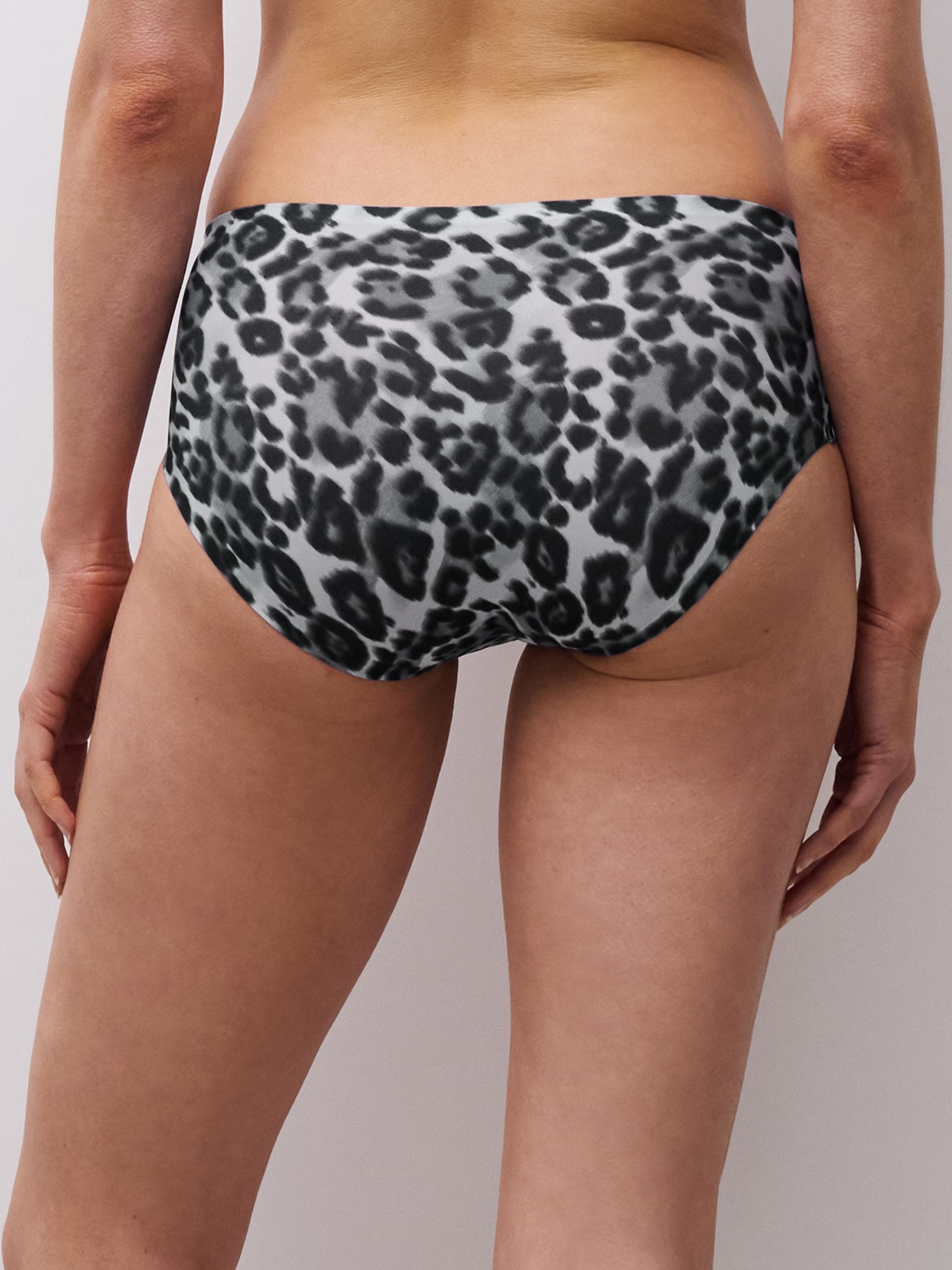 Shorty - Grey Leopard