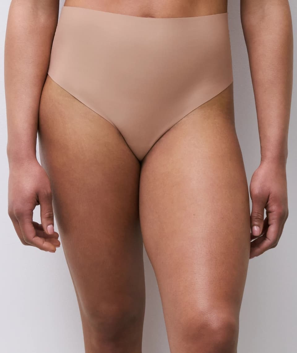 Person wearing high-waisted, seamless underwear, emphasizing a smooth and fitted design.