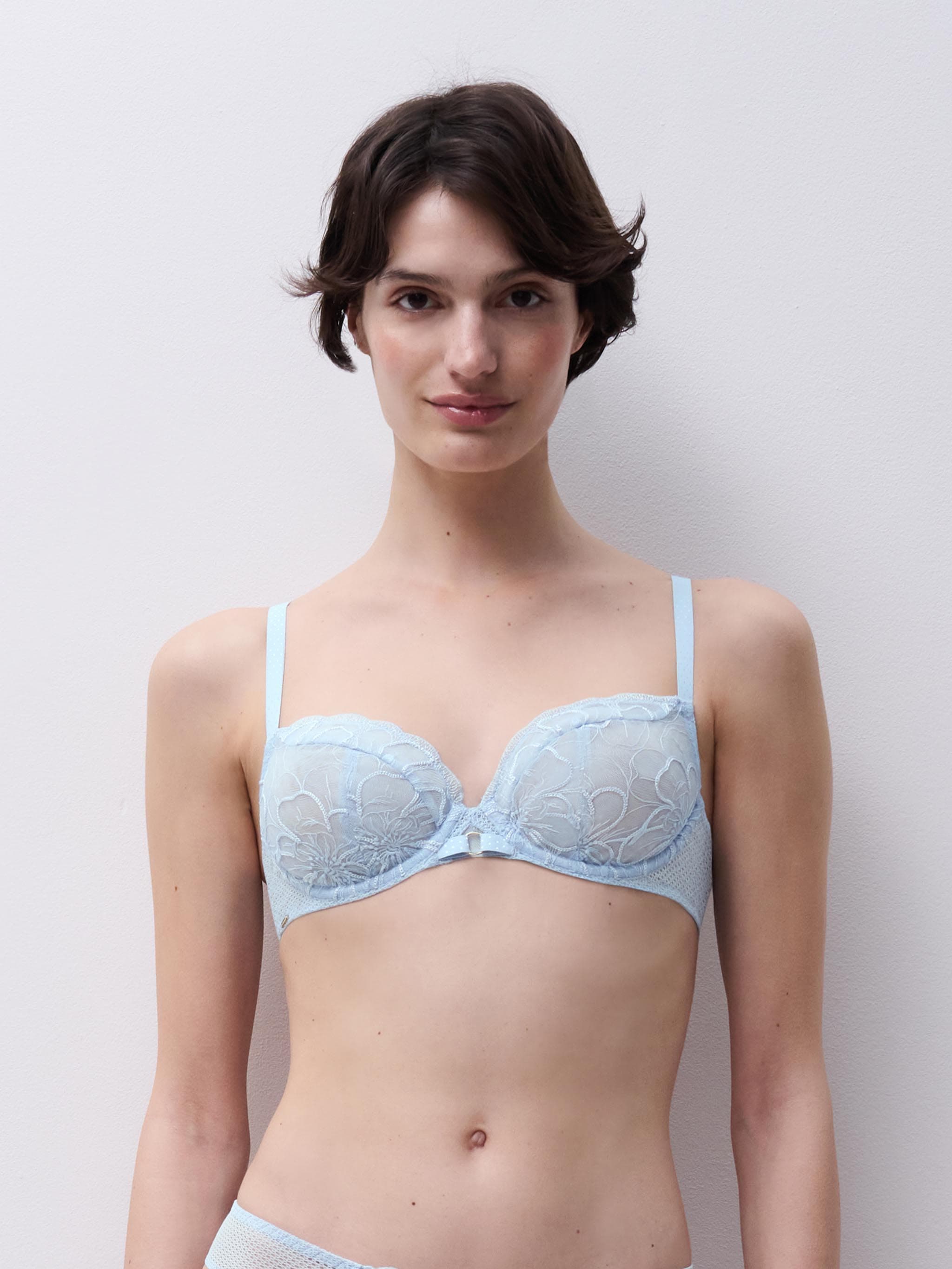 Soutien-gorge emboîtant