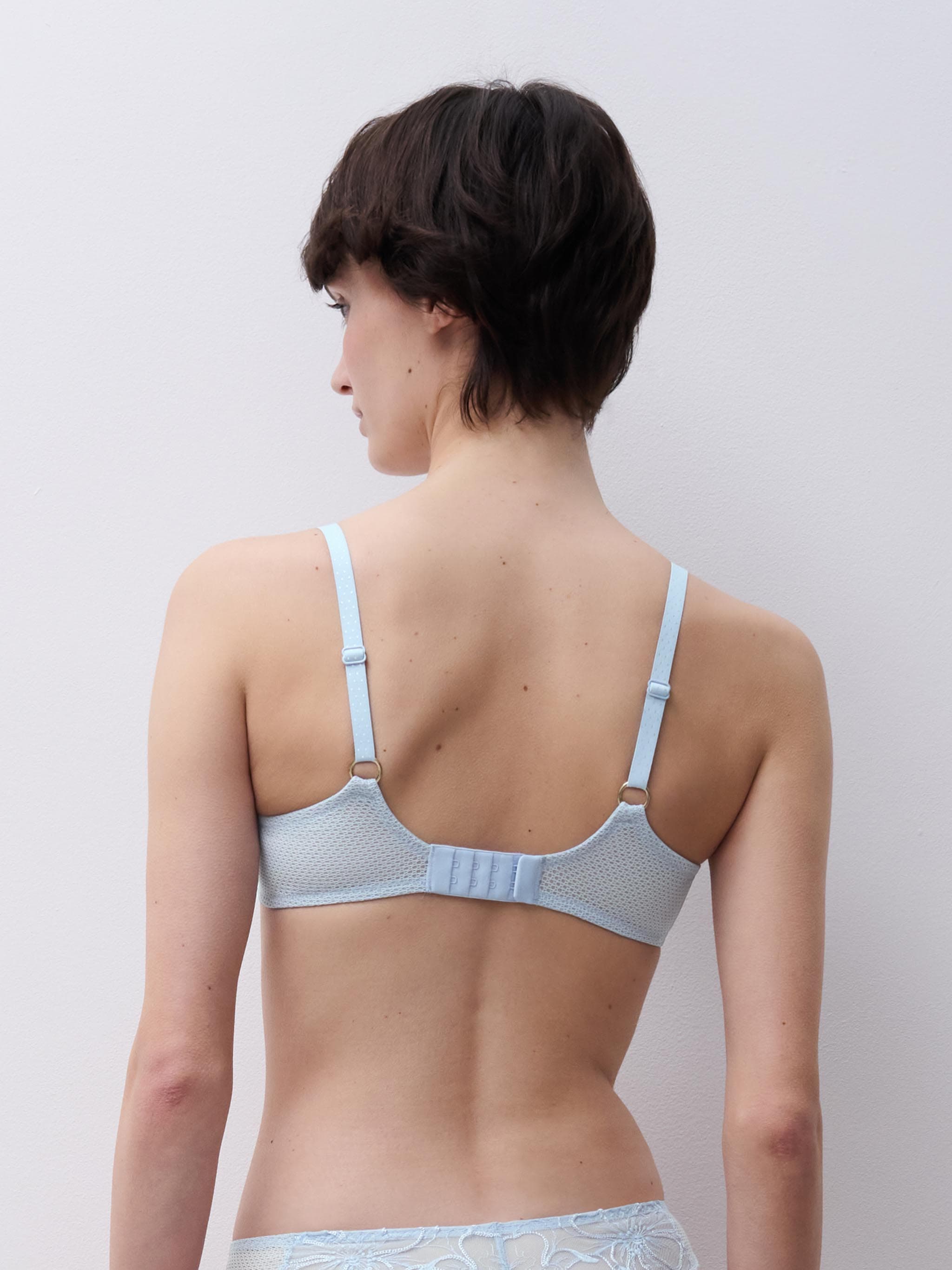 Soutien-gorge emboîtant