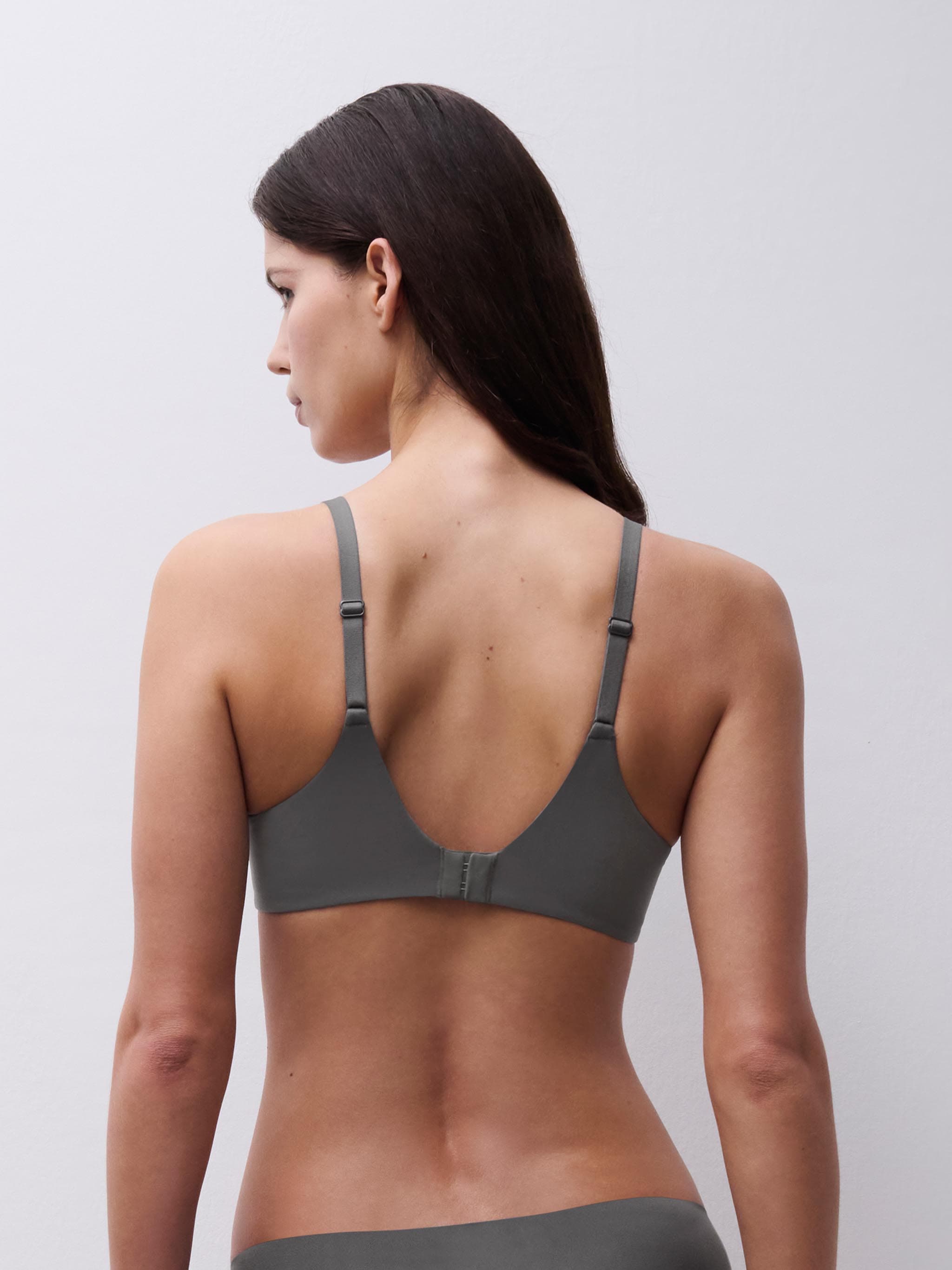 Soutien-gorge moulé emboîtant