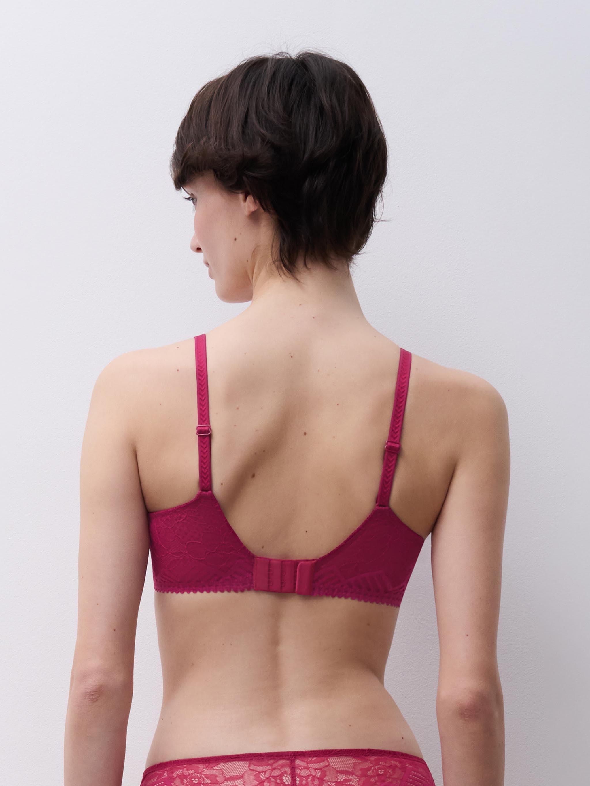 Soutien-gorge spacer plongeant