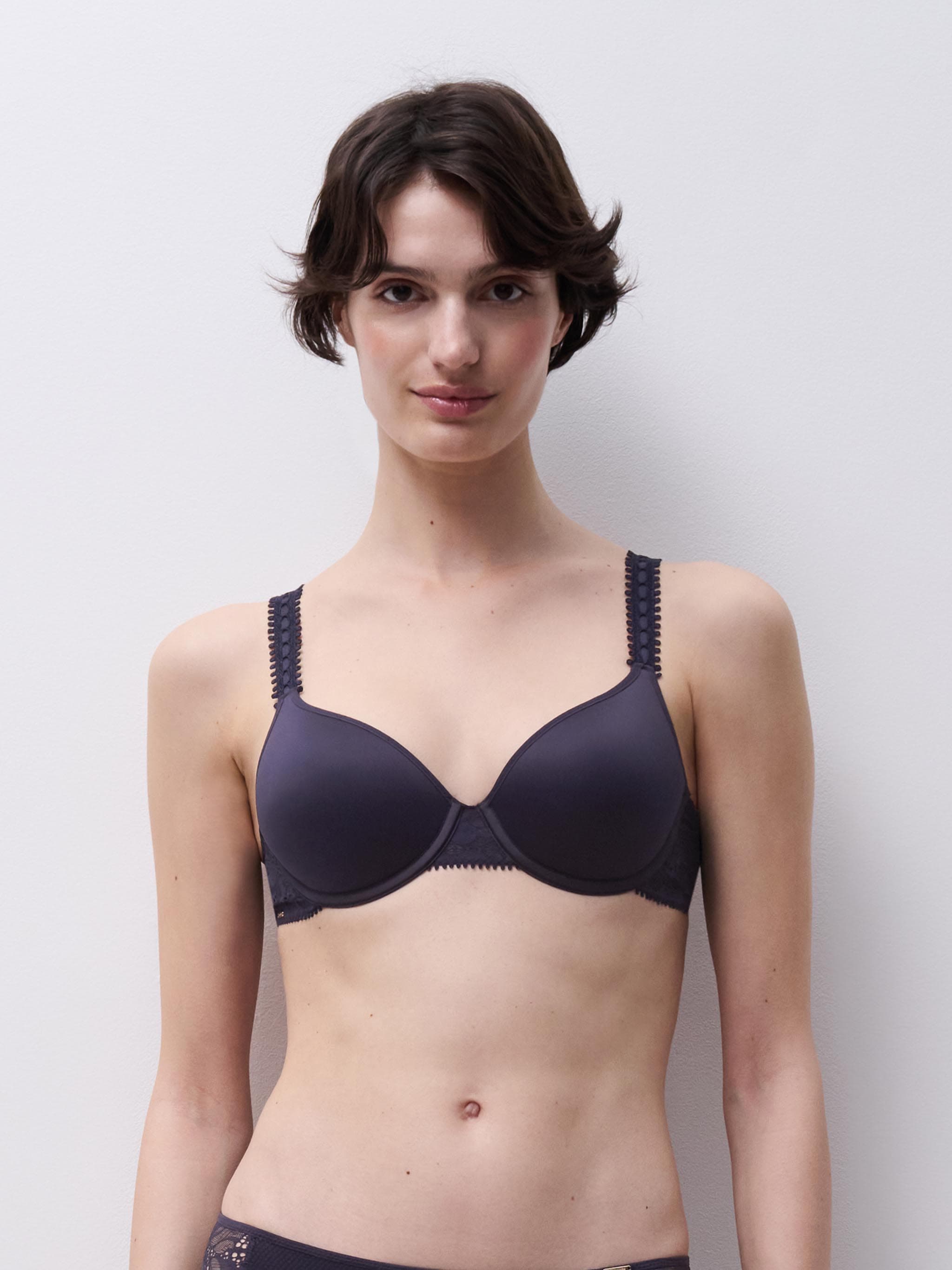 Soutien-gorge mémoire de forme emboîtant