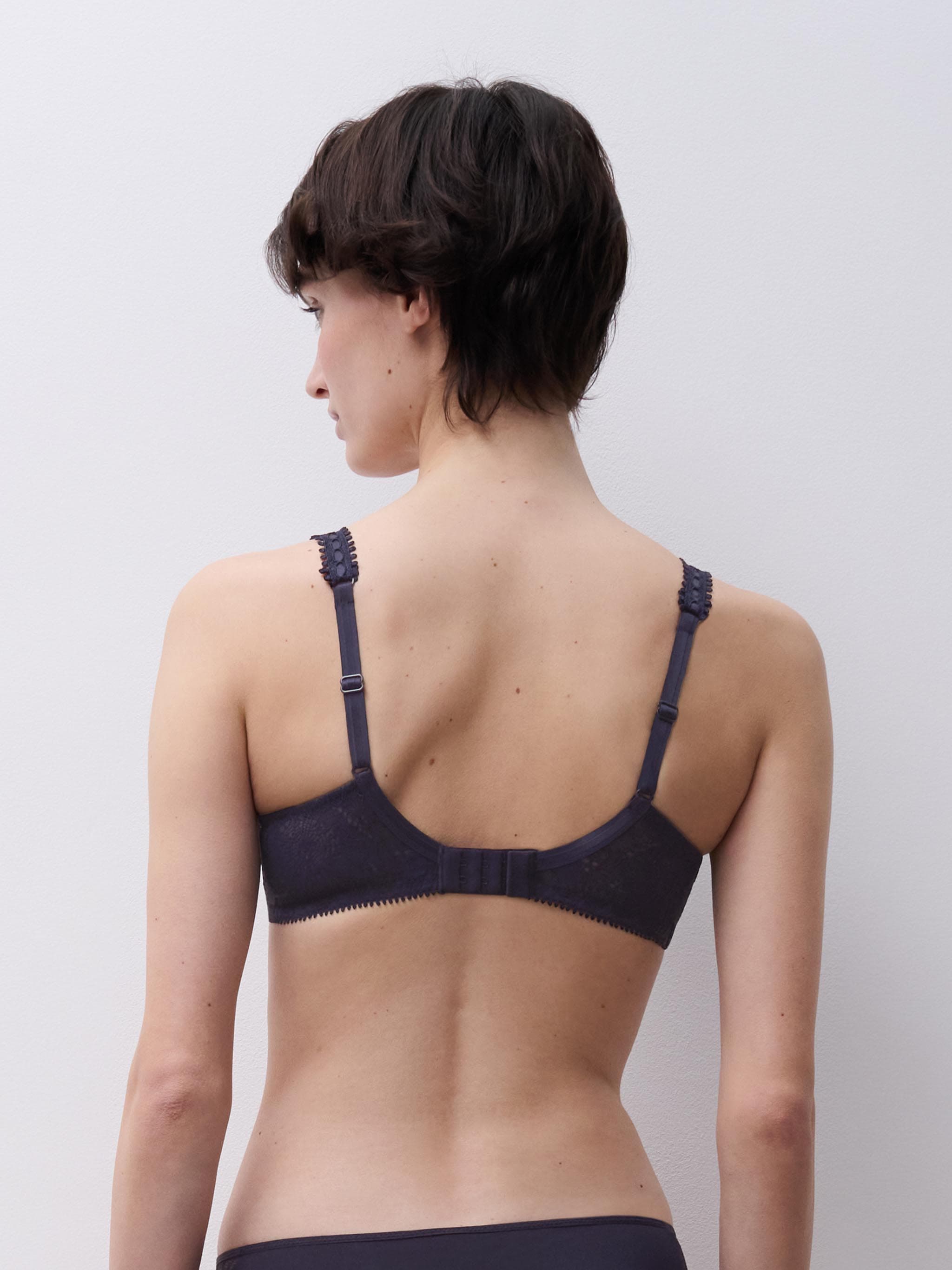 Soutien-gorge mémoire de forme emboîtant