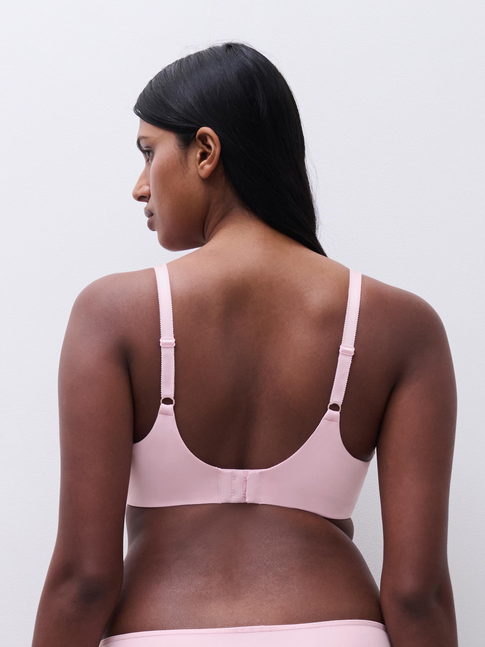 Soutien-gorge moulé emboîtant