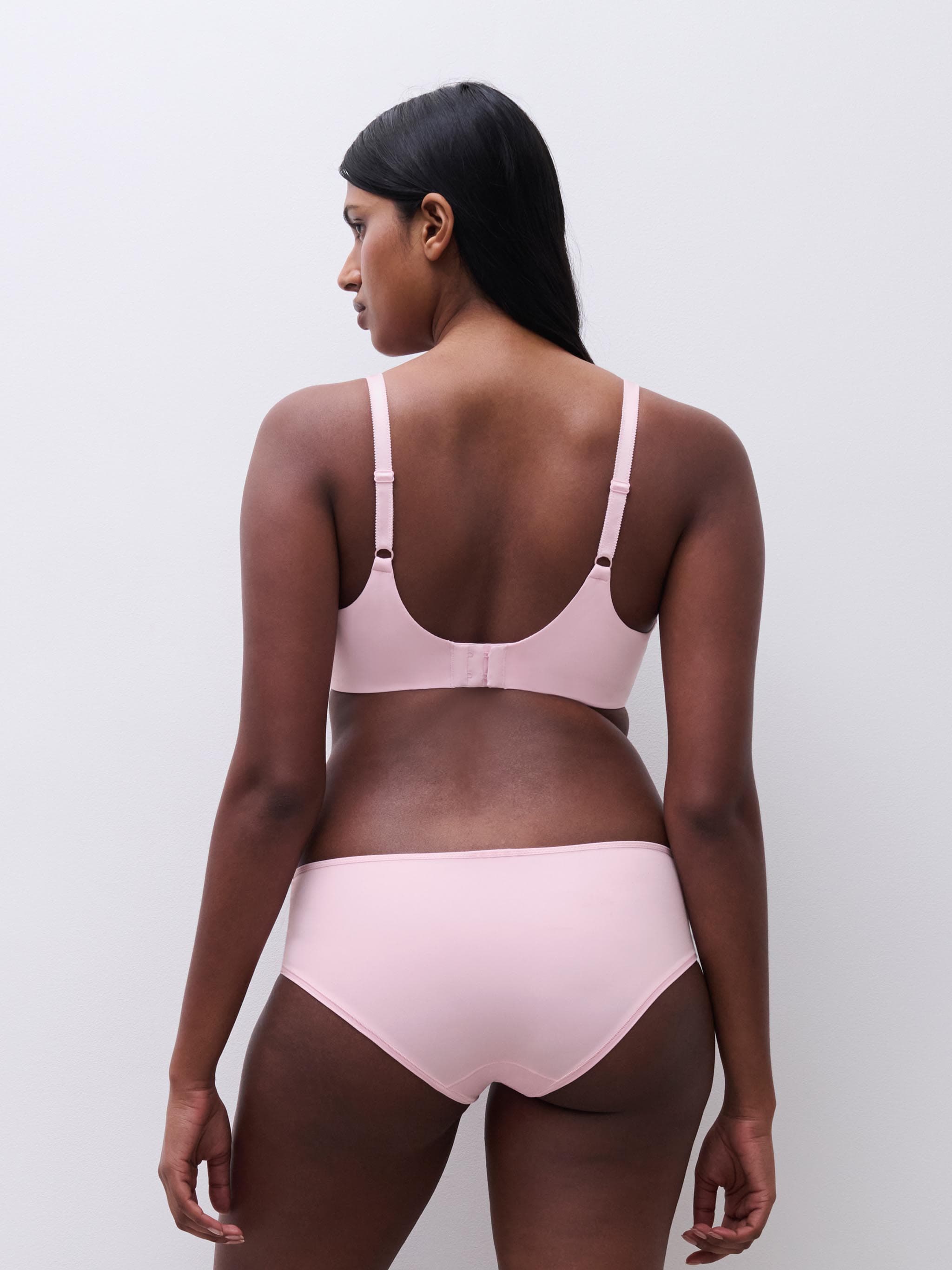 Soutien-gorge moulé emboîtant