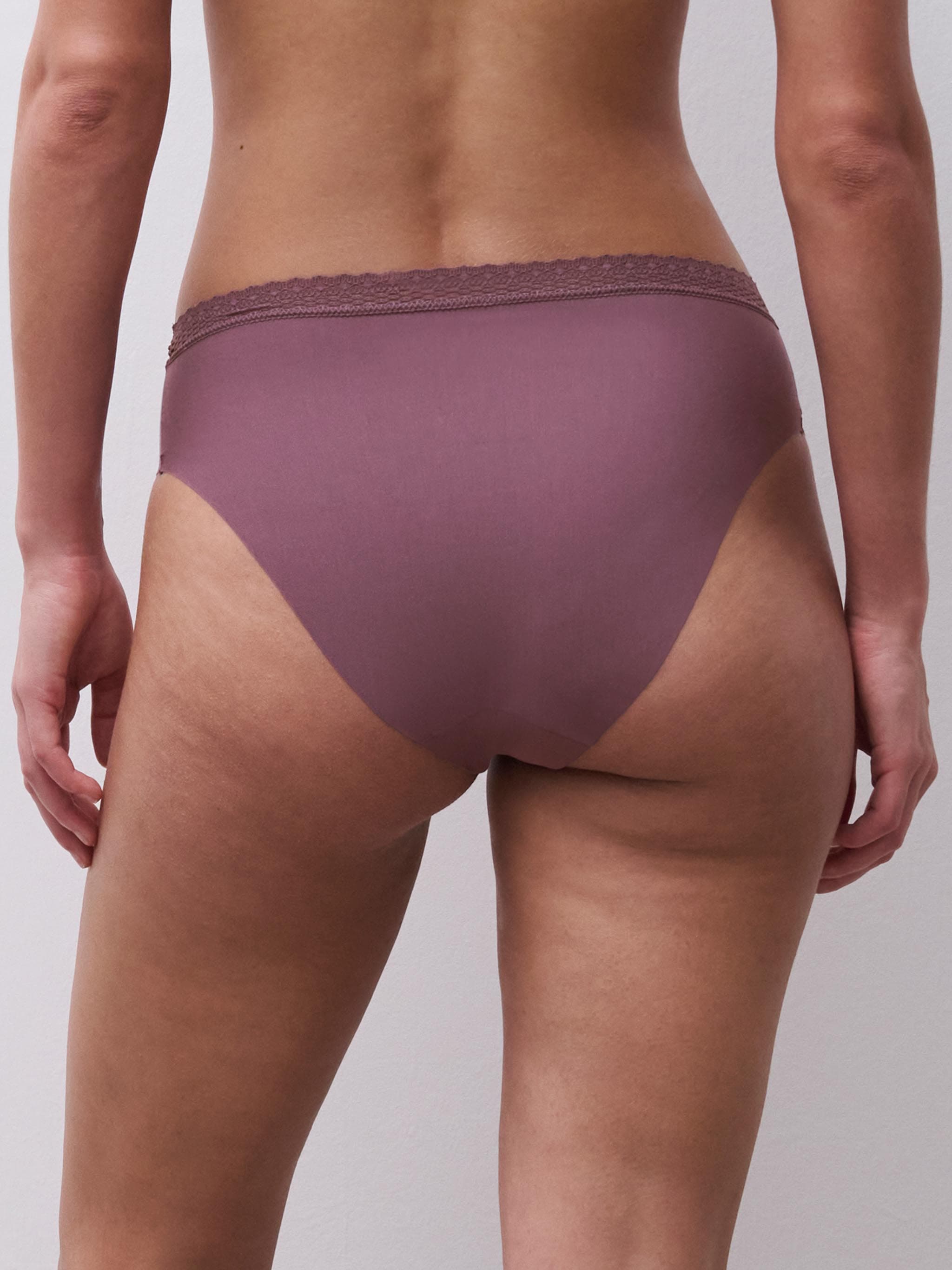 Slip taille haute échancrée