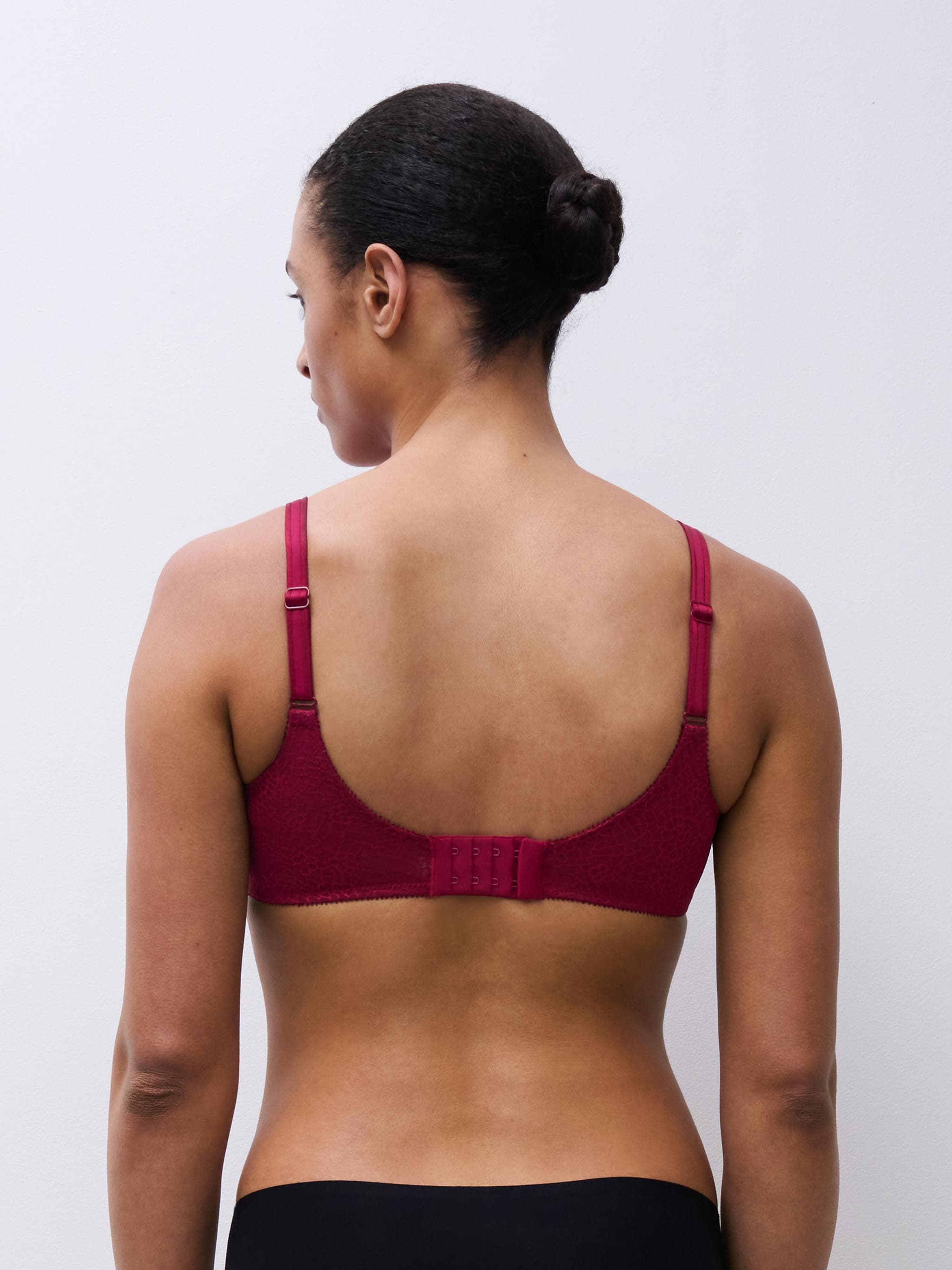 Soutien-gorge moulé emboîtant