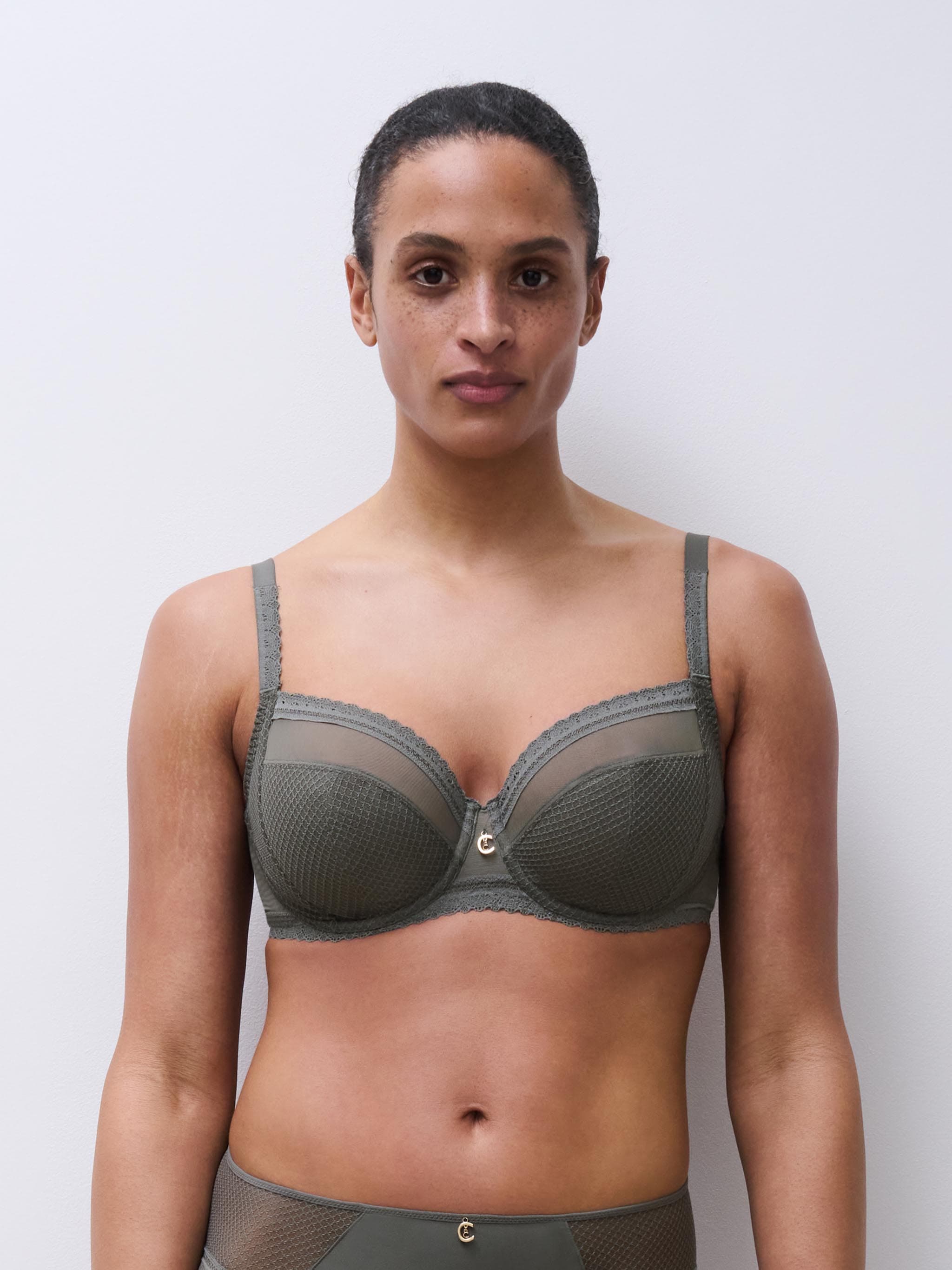 Soutien-gorge emboîtant