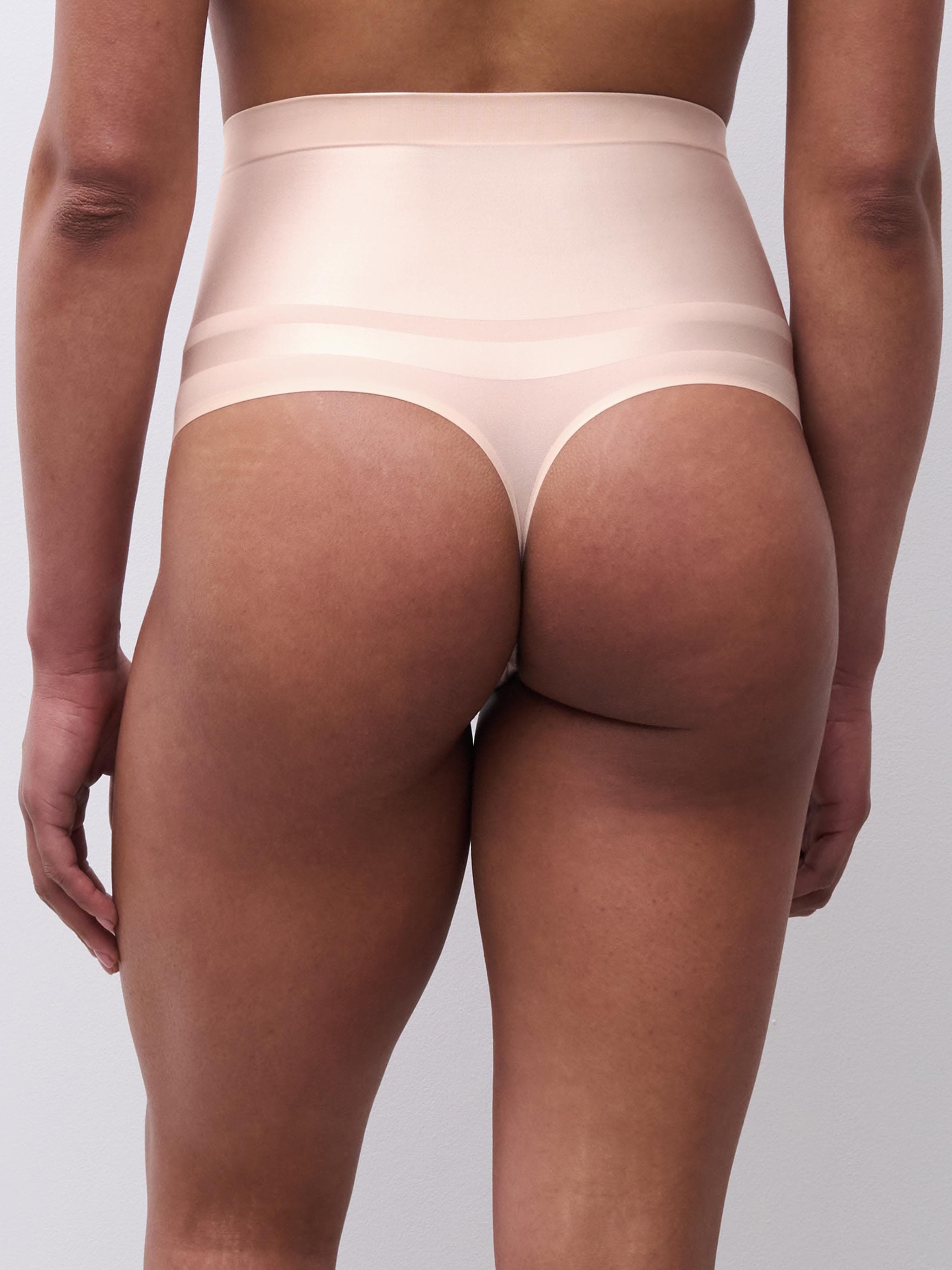String gainant taille haute