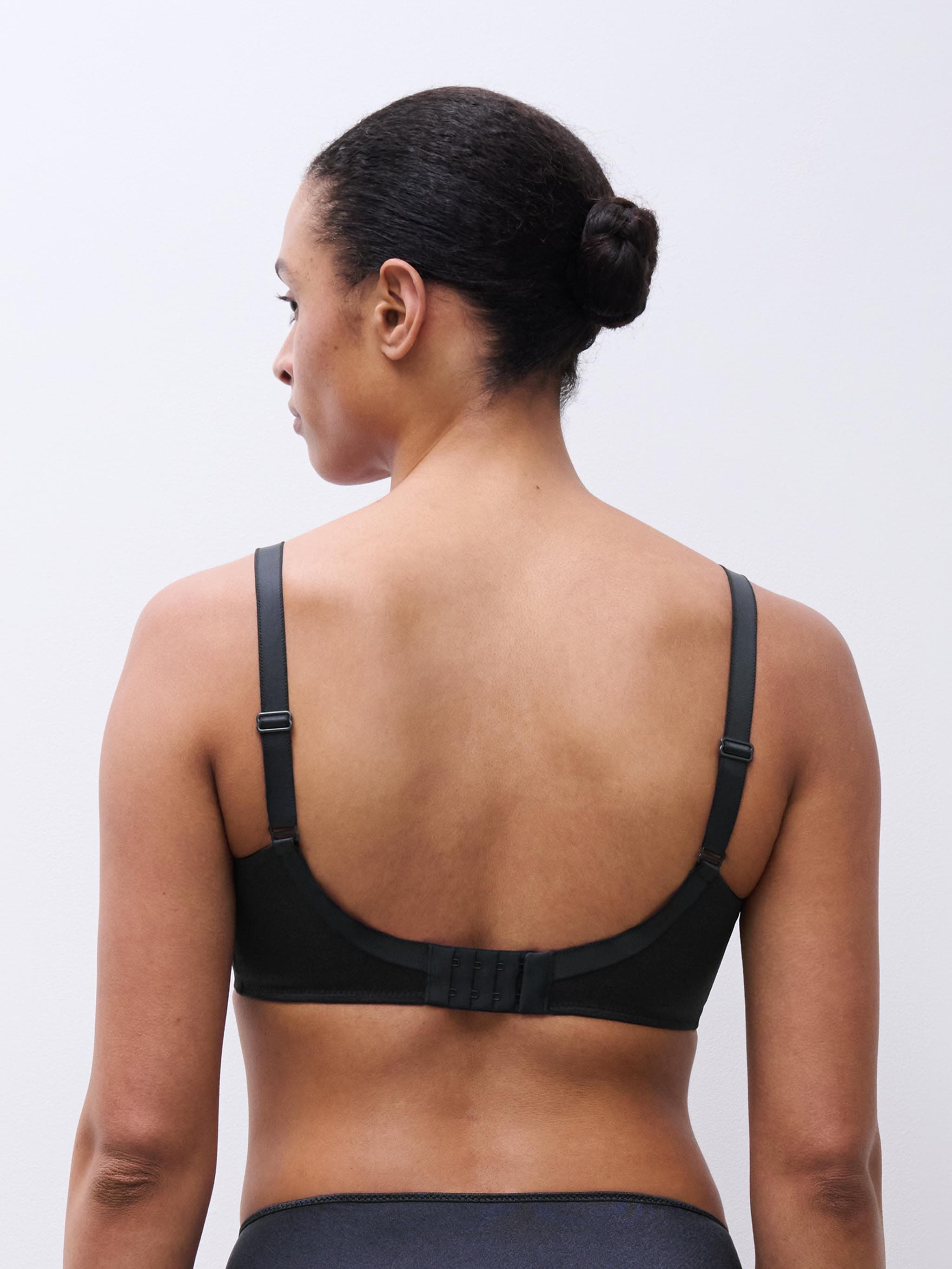 Soutien-gorge moulé emboîtant