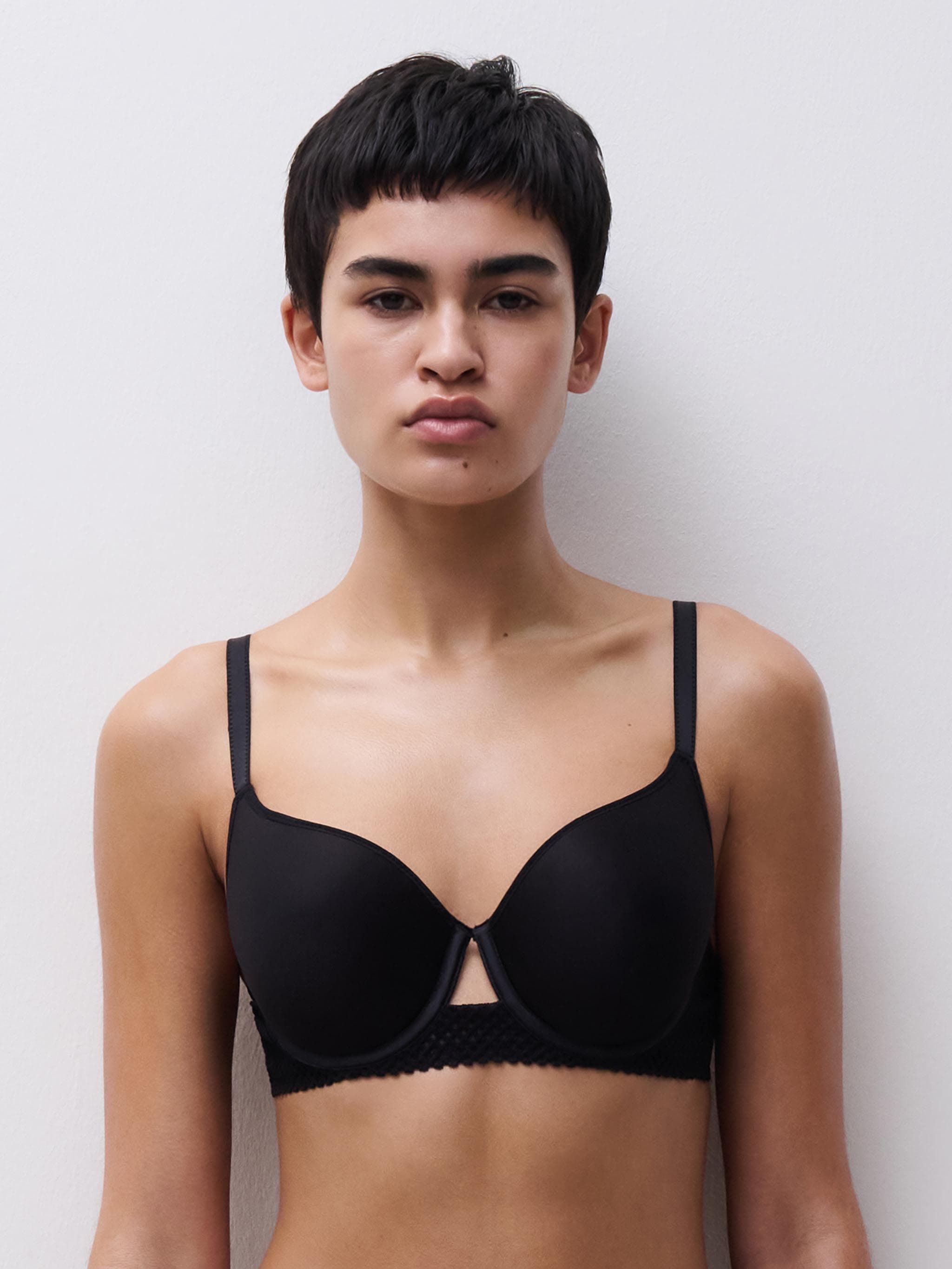 Soutien-gorge mémoire de forme emboîtant