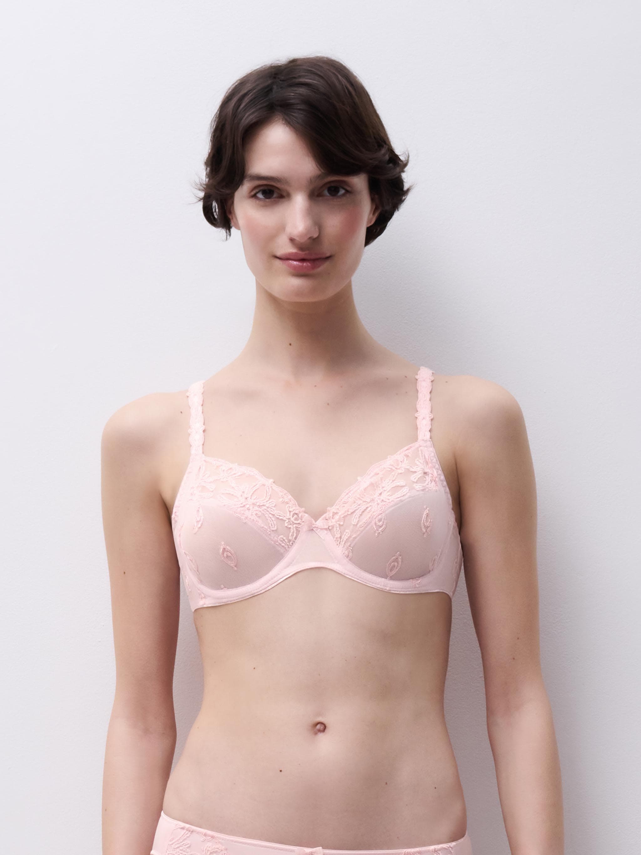 Soutien-gorge emboîtant