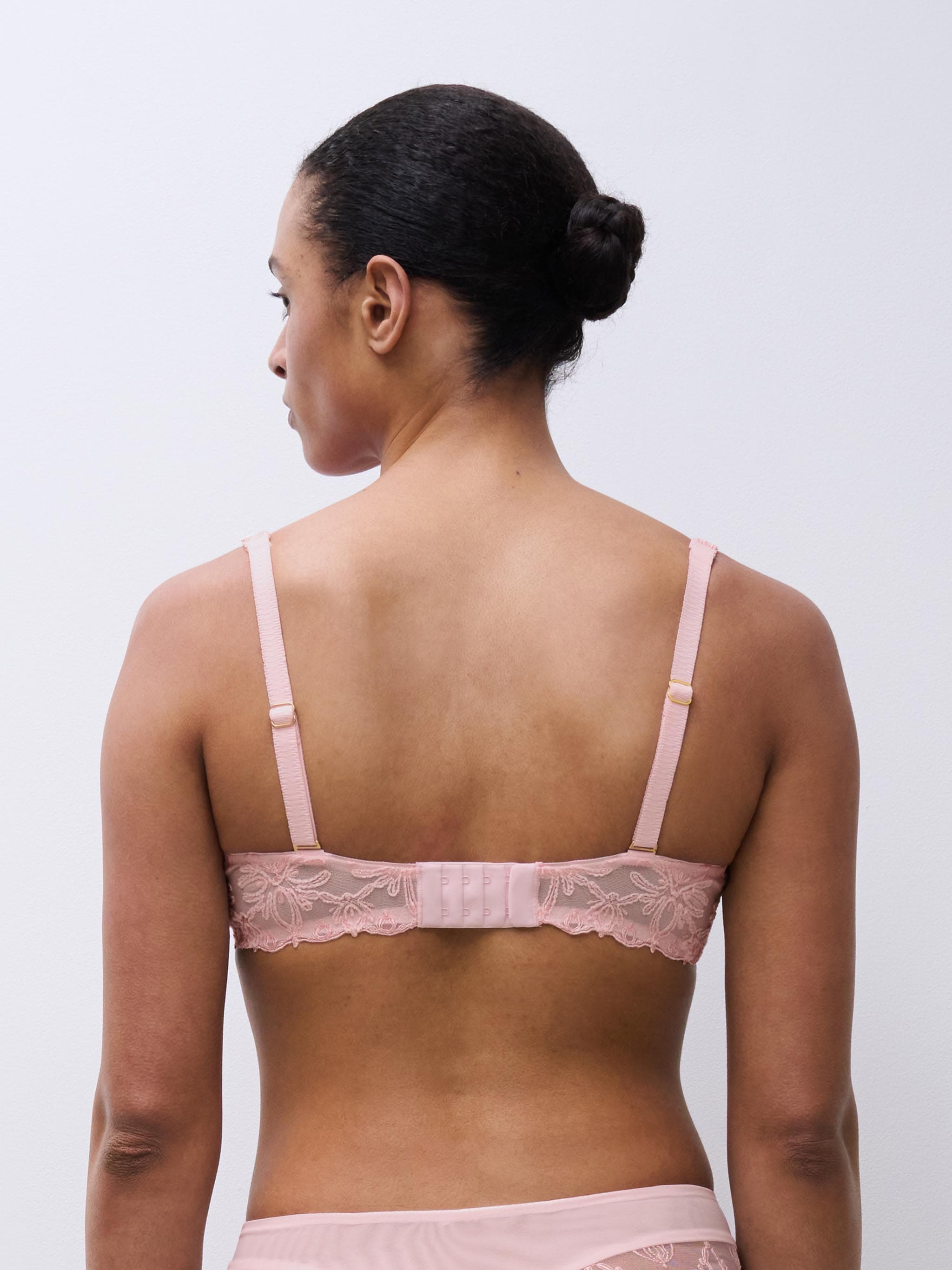 Soutien-gorge mémoire de forme emboîtant