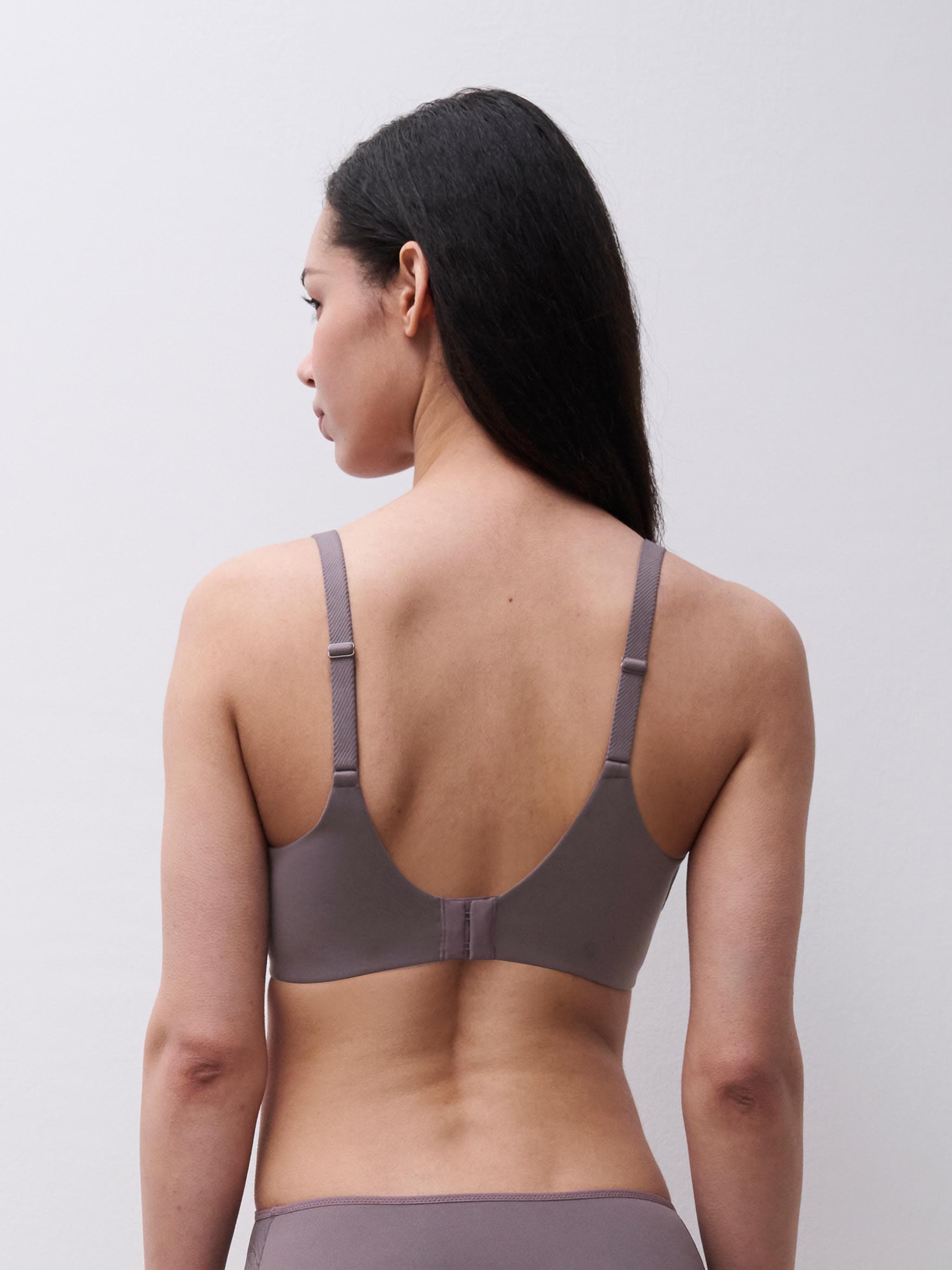 Soutien-gorge moulé emboîtant