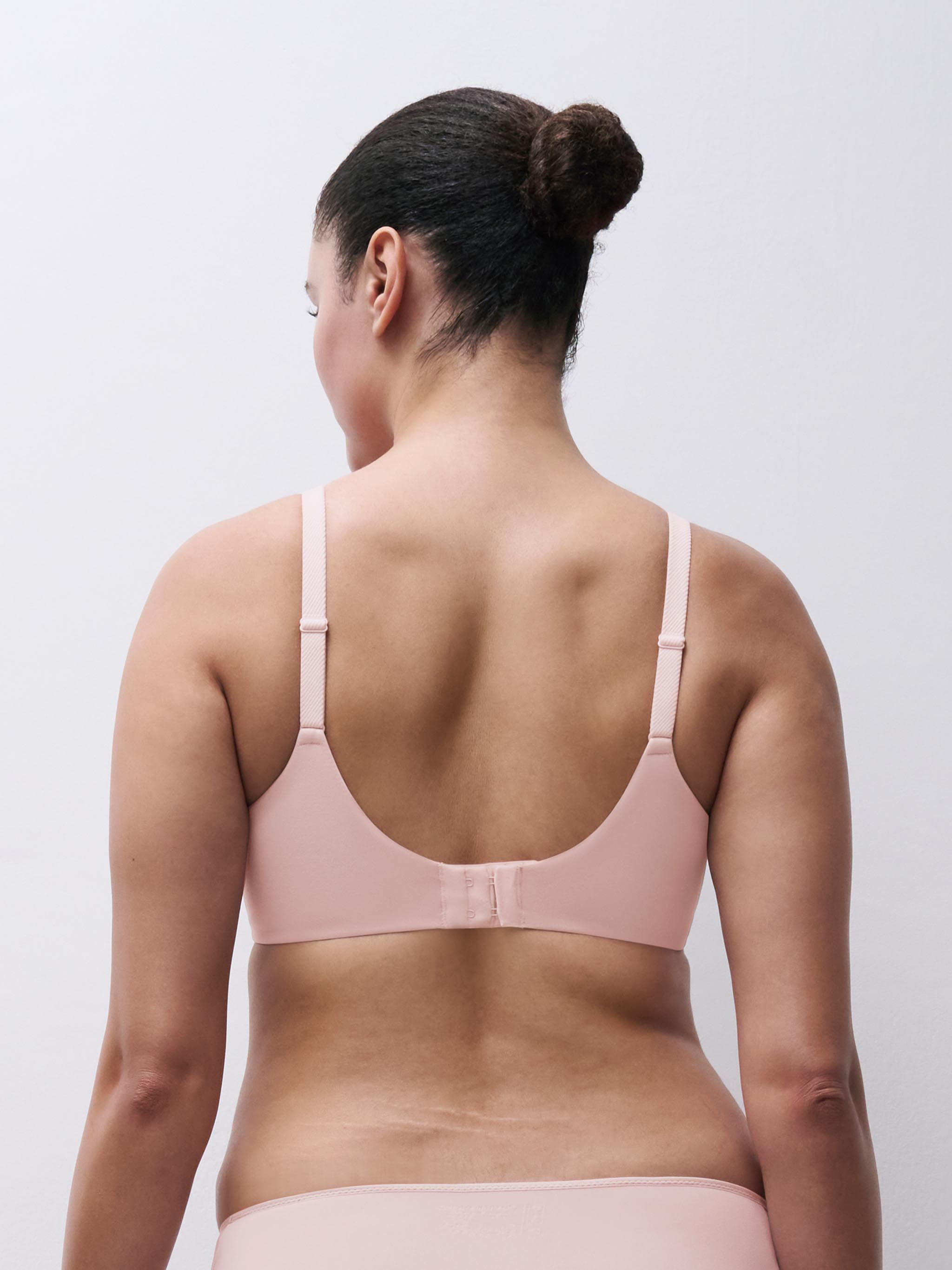 Soutien-gorge moulé emboîtant