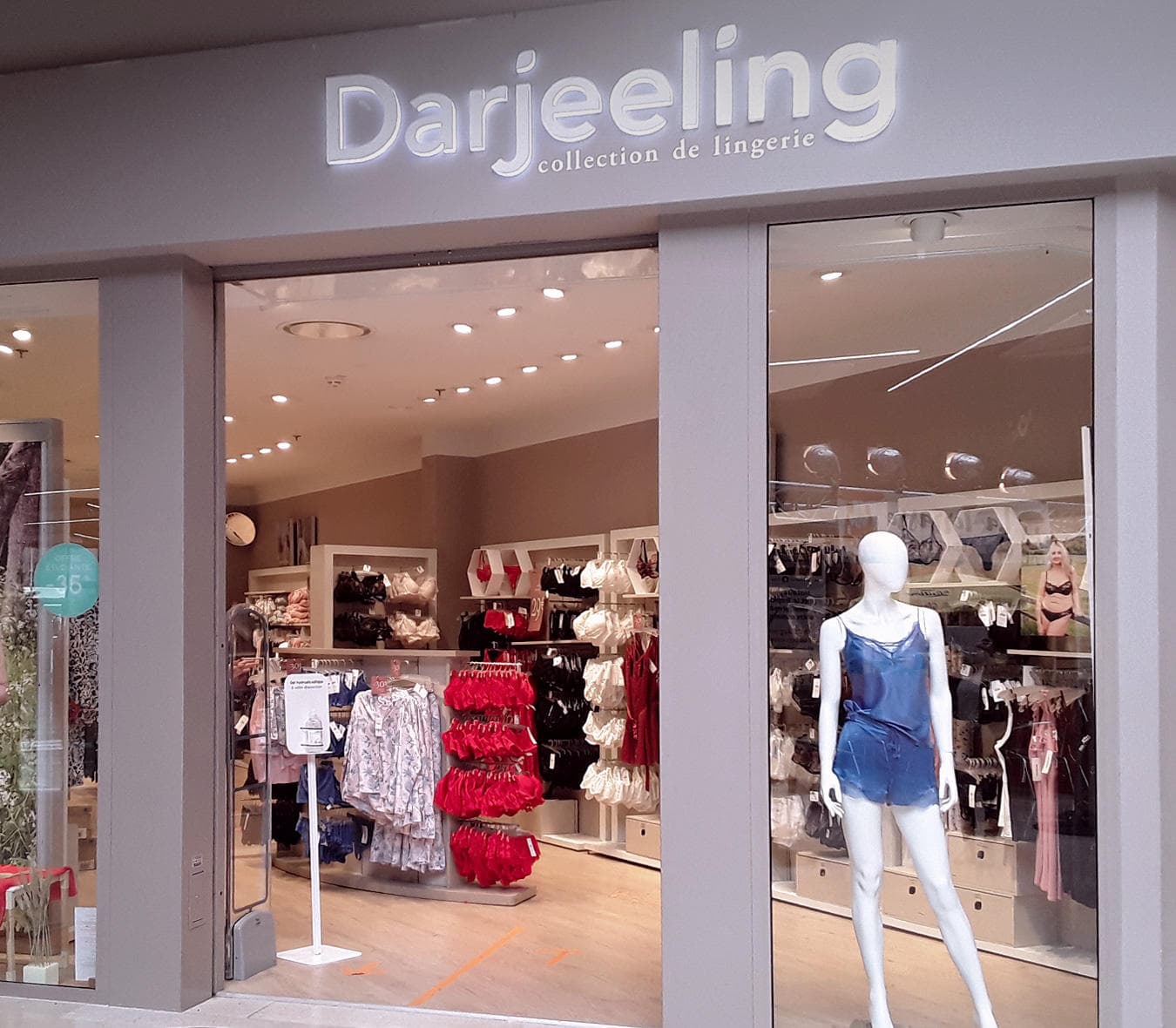 Darjeeling Villars image #1