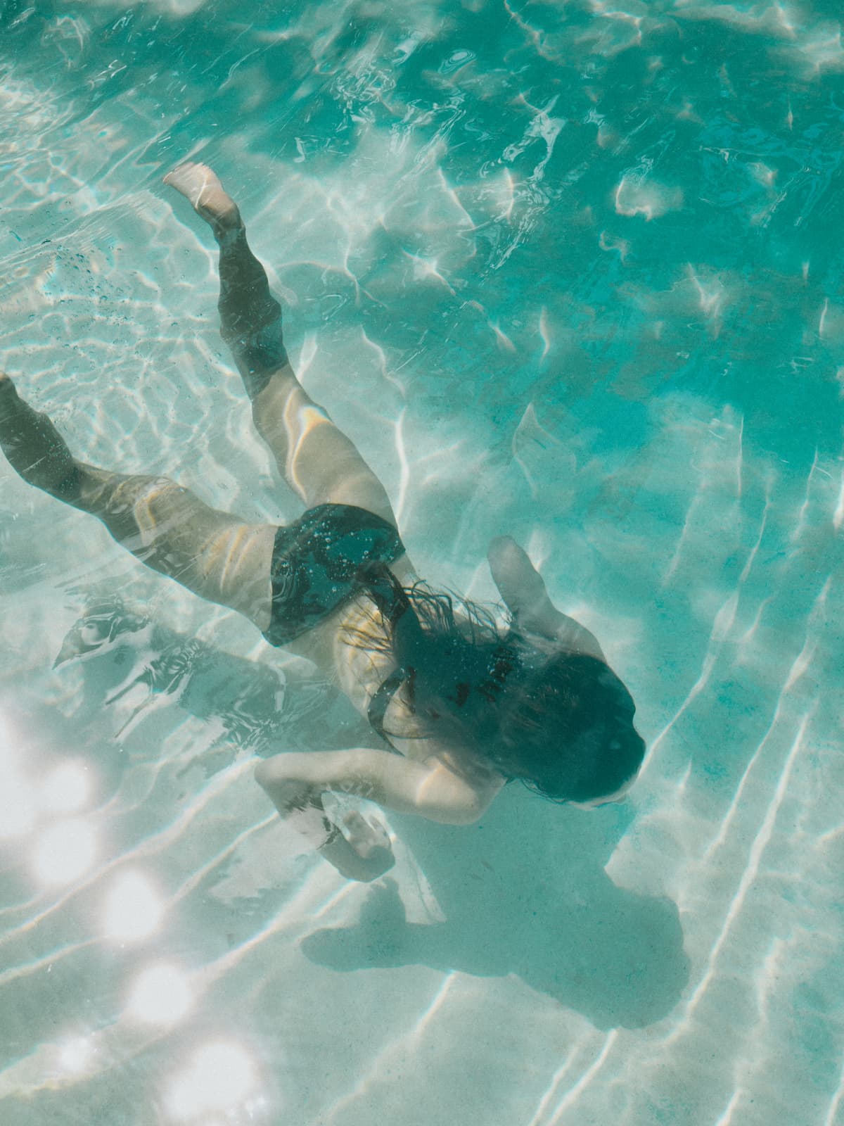 Maillot de bain 1 pièce sans armature plongeant coque - Bleu shibori