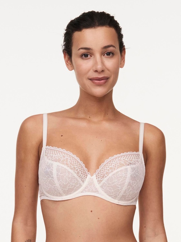 Soutien gorge Chantelle T. 90 B broderie anglaise - Vêtements Soutien gorge Chantelle T. 90 B broderie anglaise - Vêtements