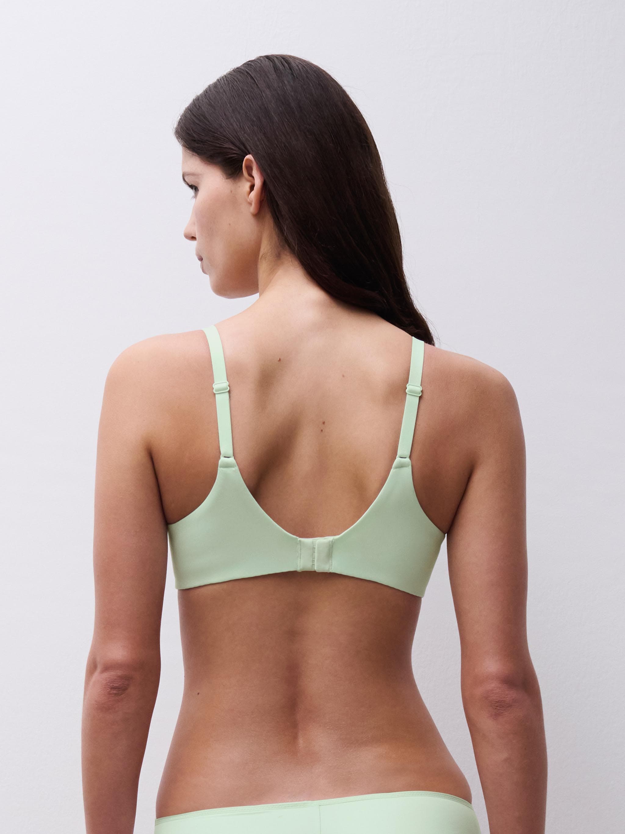 Molded full coverage bra