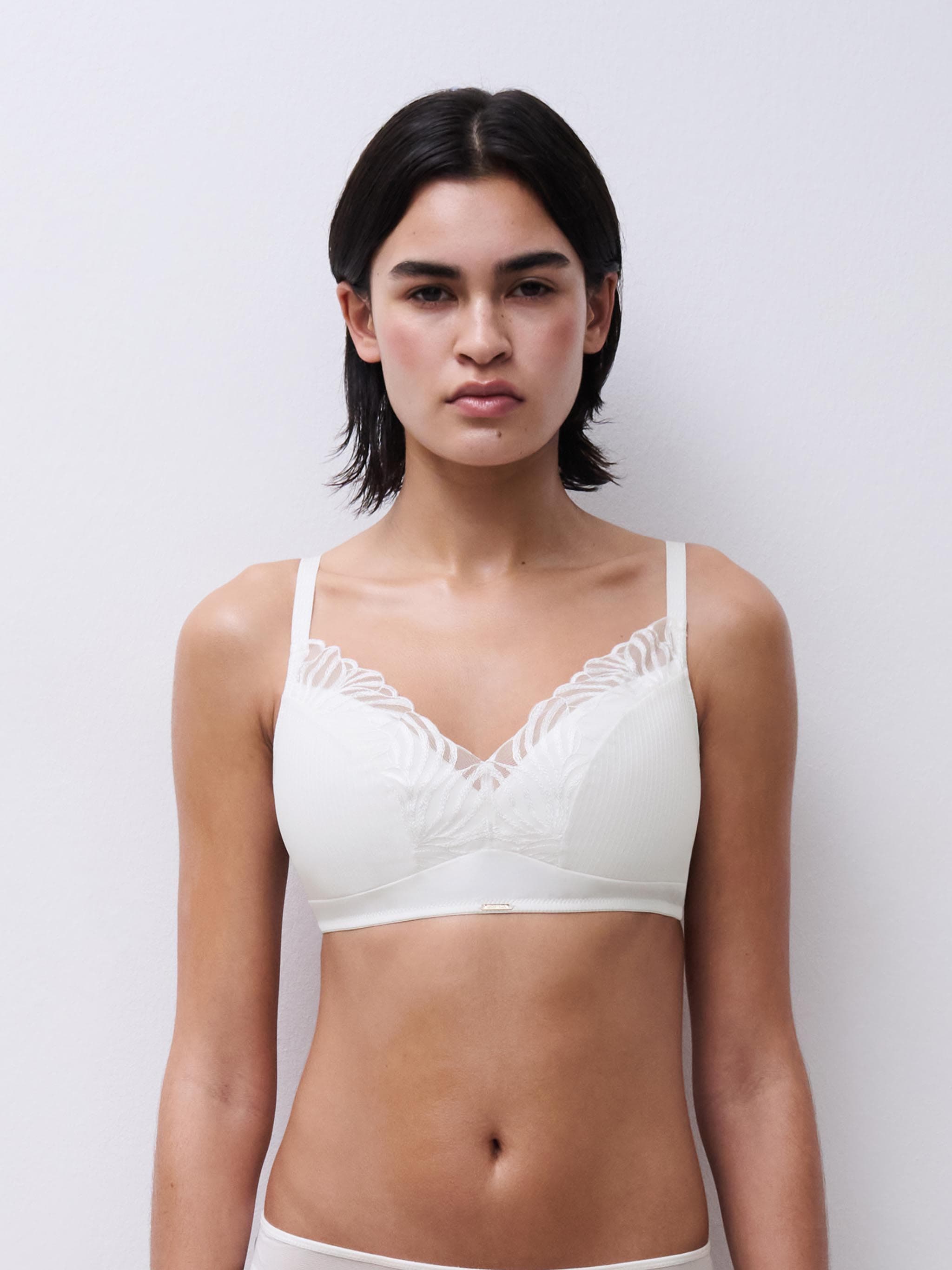 Wireless supportive t-shirt bra - Milk