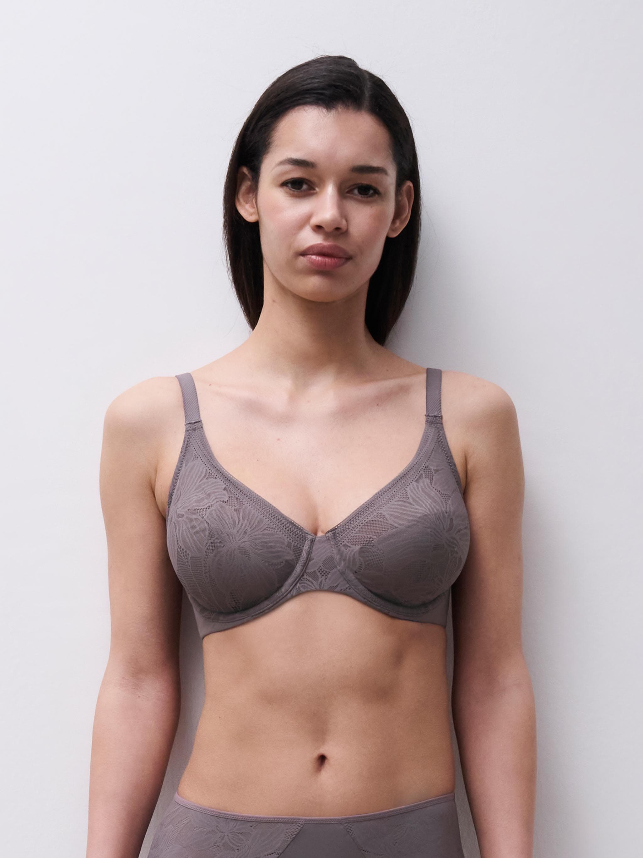 Molded full coverage bra